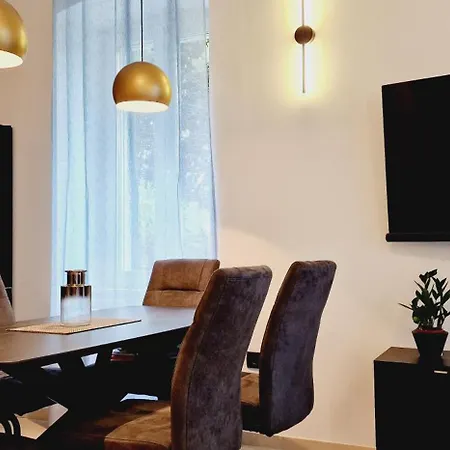 Apartment La Casa Allegra With Private Parking Space