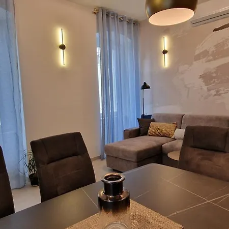 Apartment La Casa Allegra With Private Parking Space