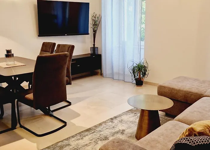 La Casa Allegra With Private Parking Space شقة