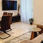 La Casa Allegra With Private Parking Space شقة